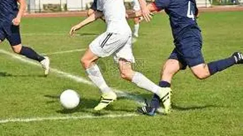 杨瀚森表现提升明显，进攻活跃但防守篮板需加强