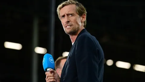 电讯报揭露：曼联国际子公司可能实施裁员，招聘部门或再遭冲击